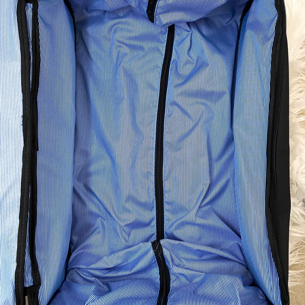 NWT Herschel like black luggage carry on - Picture 5 of 12